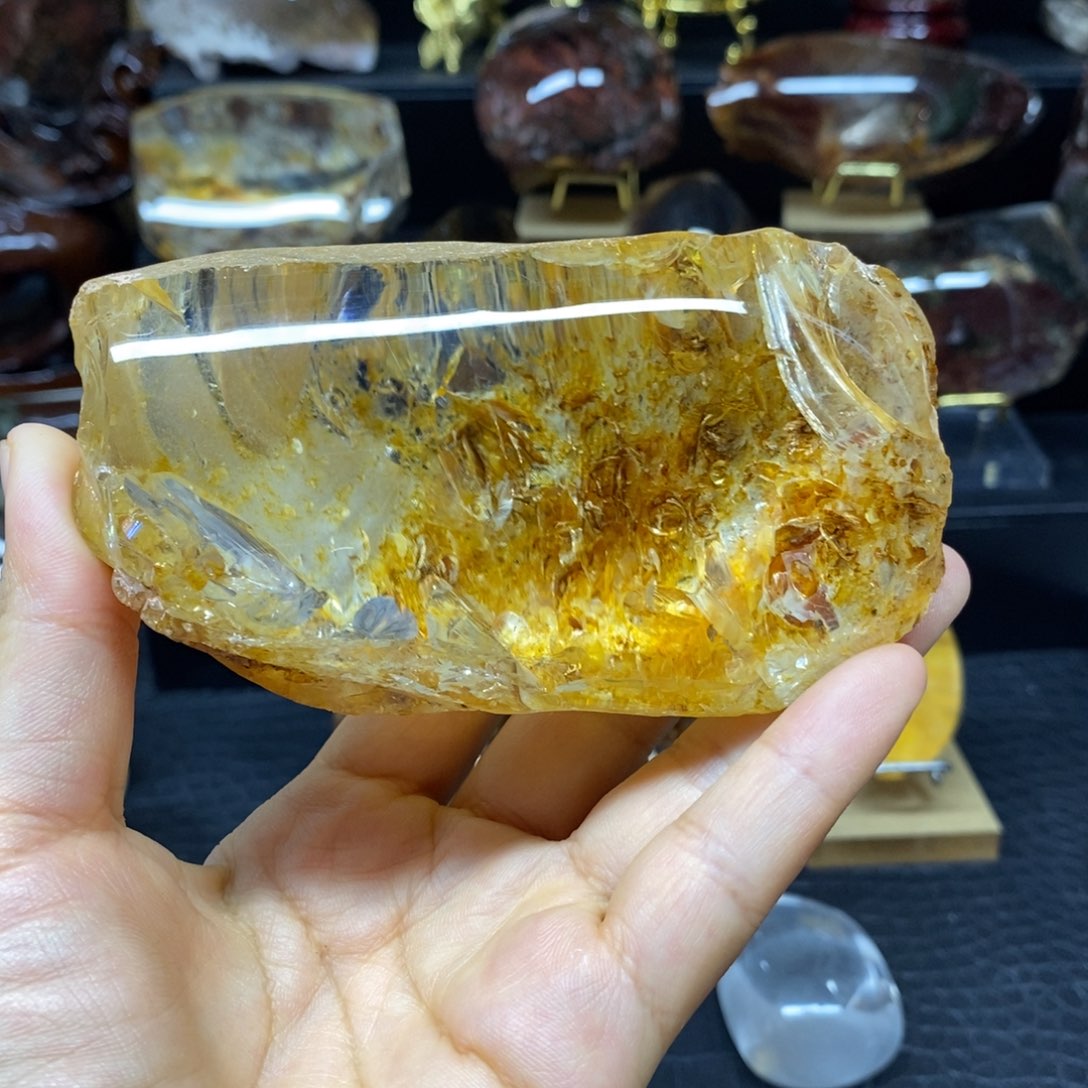 ****.未镶嵌颈饰水晶原石手把摆件