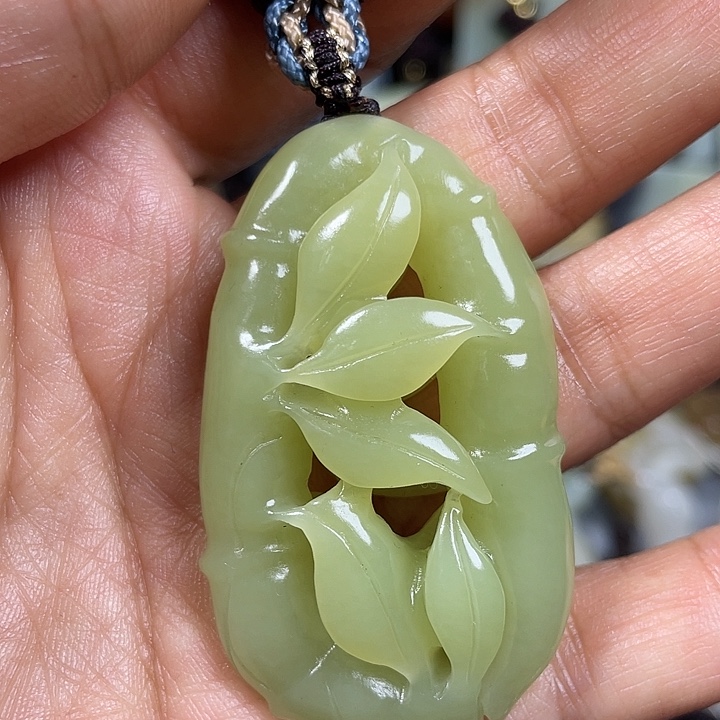 和田玉未镶嵌把件