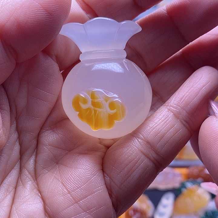 玛瑙/玉髓颈饰未镶嵌静***哥