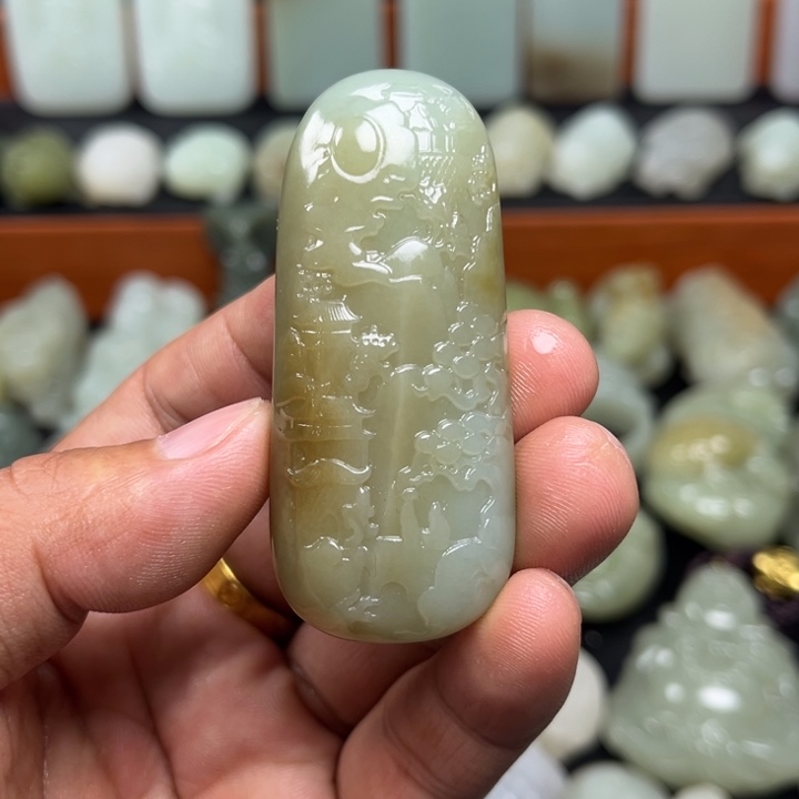 赫***妈和田玉未镶嵌挂件