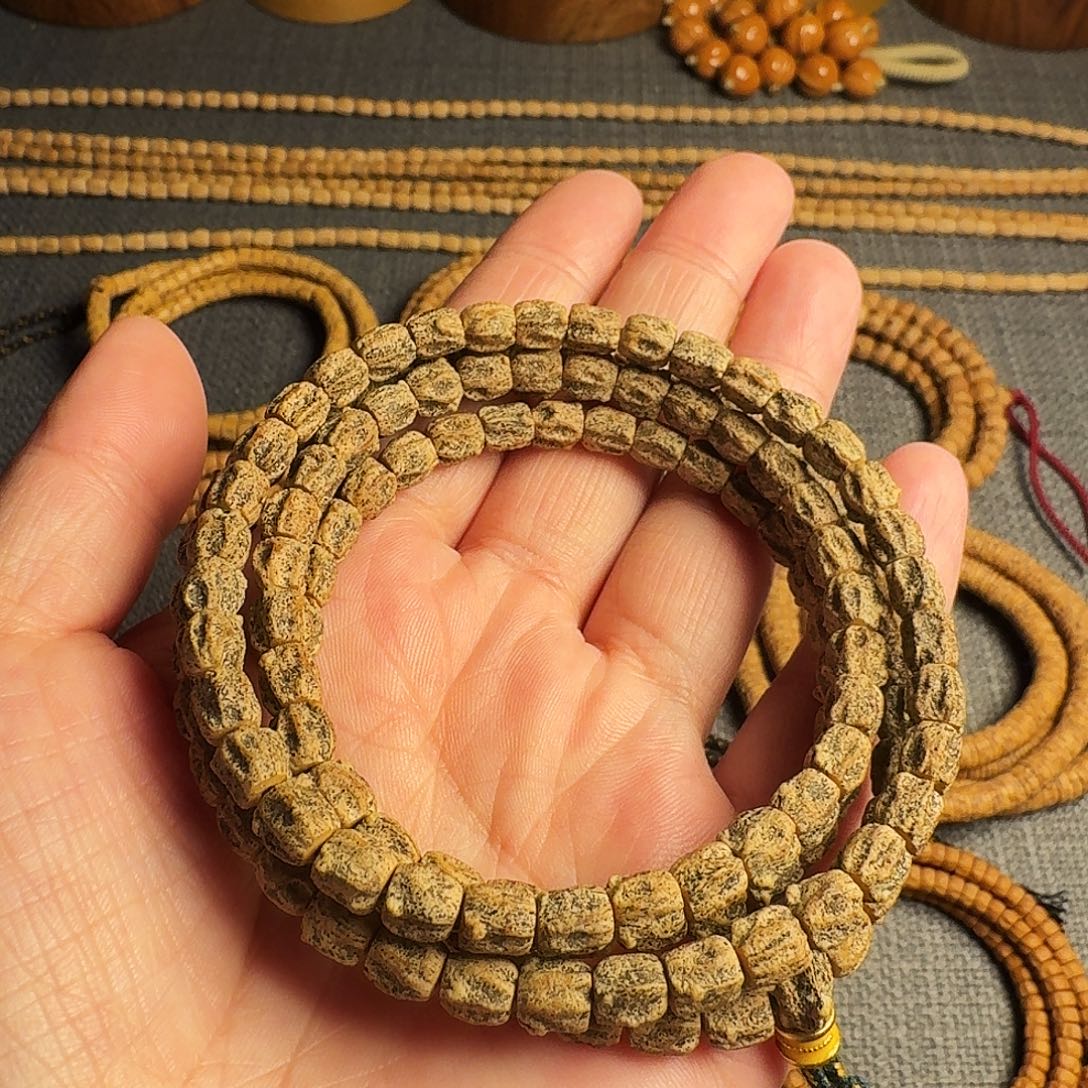 柏香籽/百香籽吊坠热振牛魔王