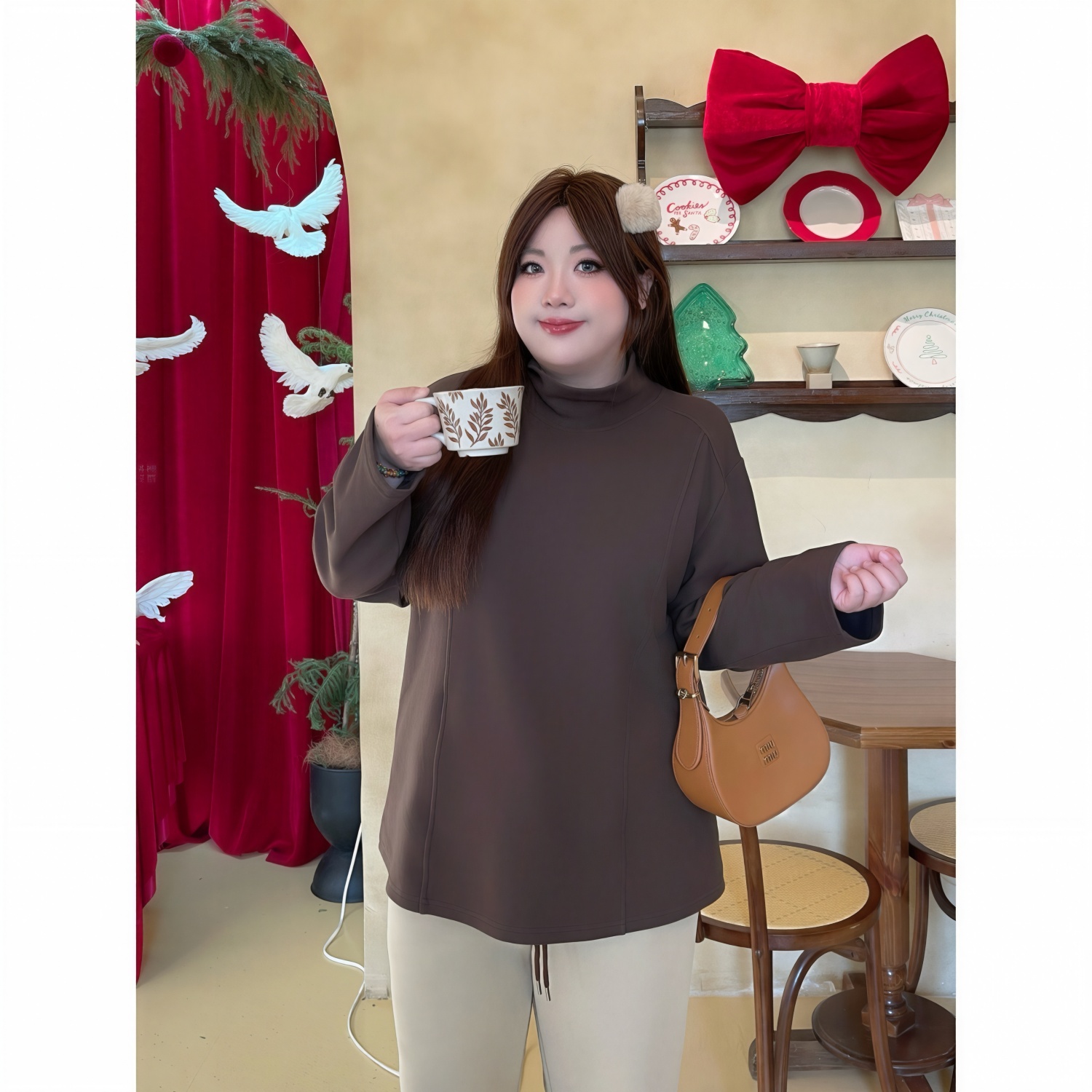 花契“甜甜米糕”大码女装冬季简约200斤胖mm半高领德绒T恤30010-C