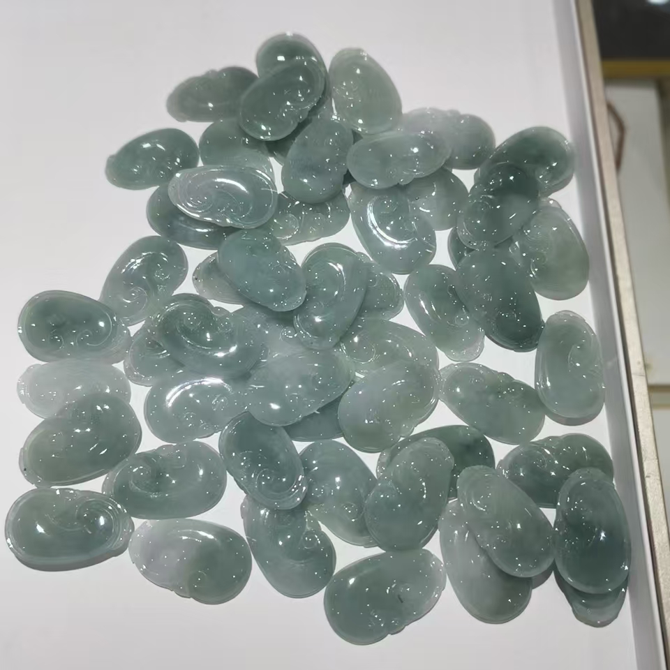 A30缅甸天然A货翡翠如意吊坠（多样性发其一）