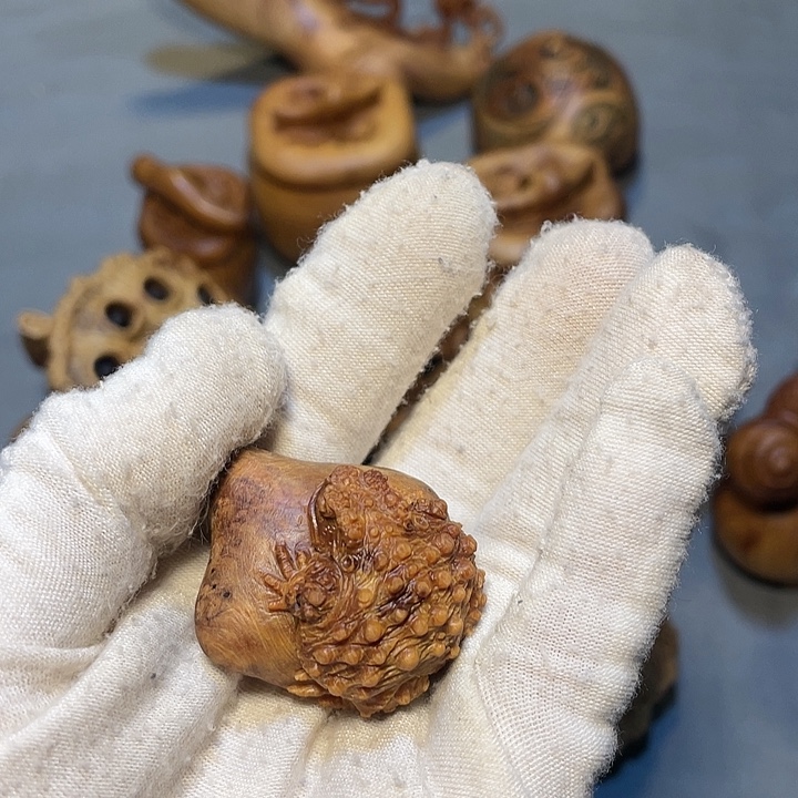 唐***年柏木（崖柏）太行手雕金蟾