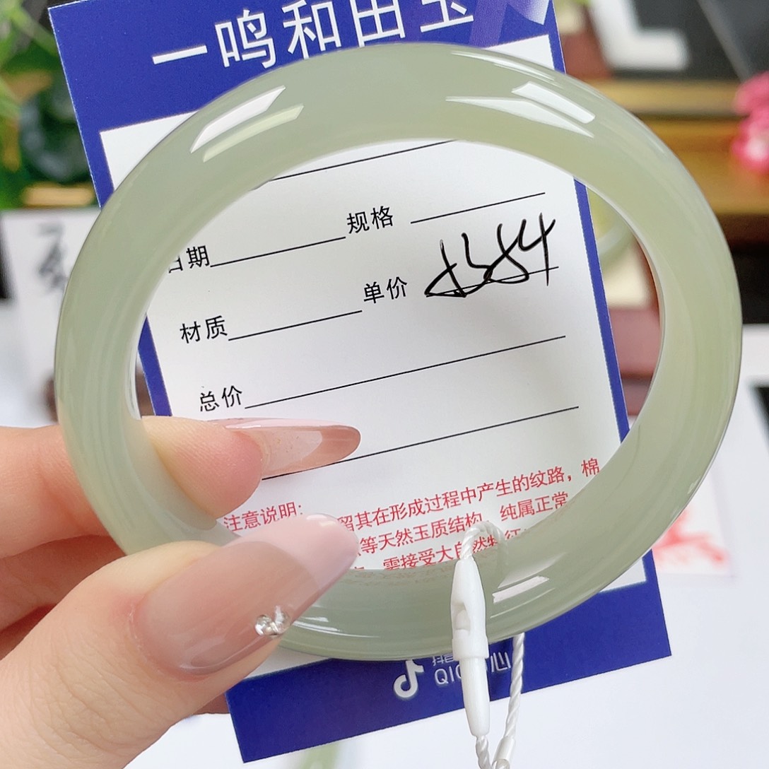 和田玉手镯未镶嵌?*