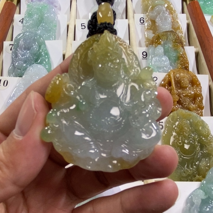 颈饰未镶嵌翡翠长*源黄财神