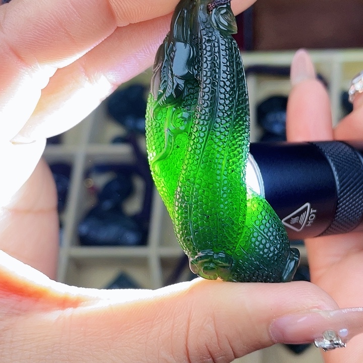 蛇纹石玉未镶嵌挂件