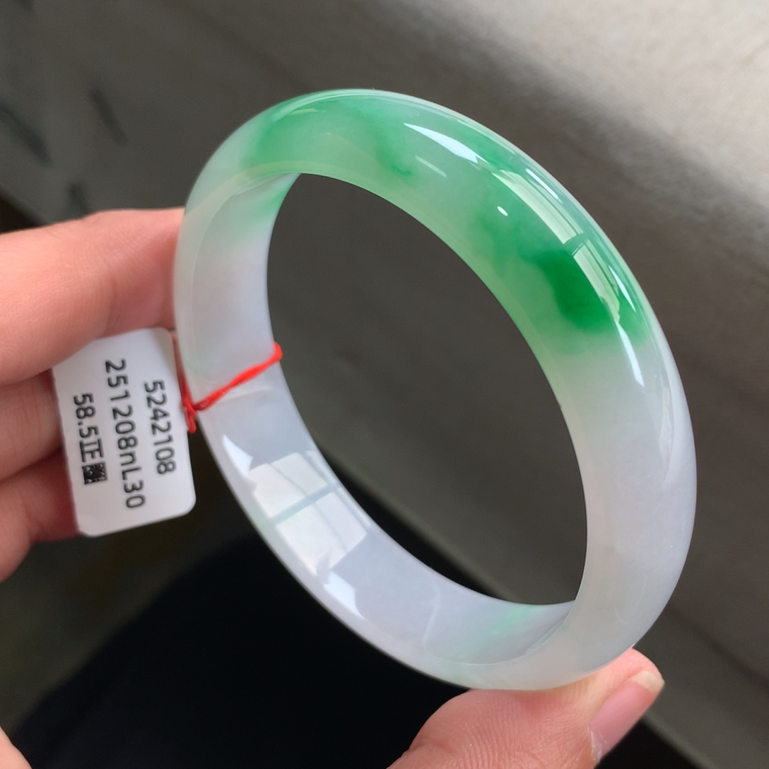 翡翠未镶嵌手镯种老辣绿