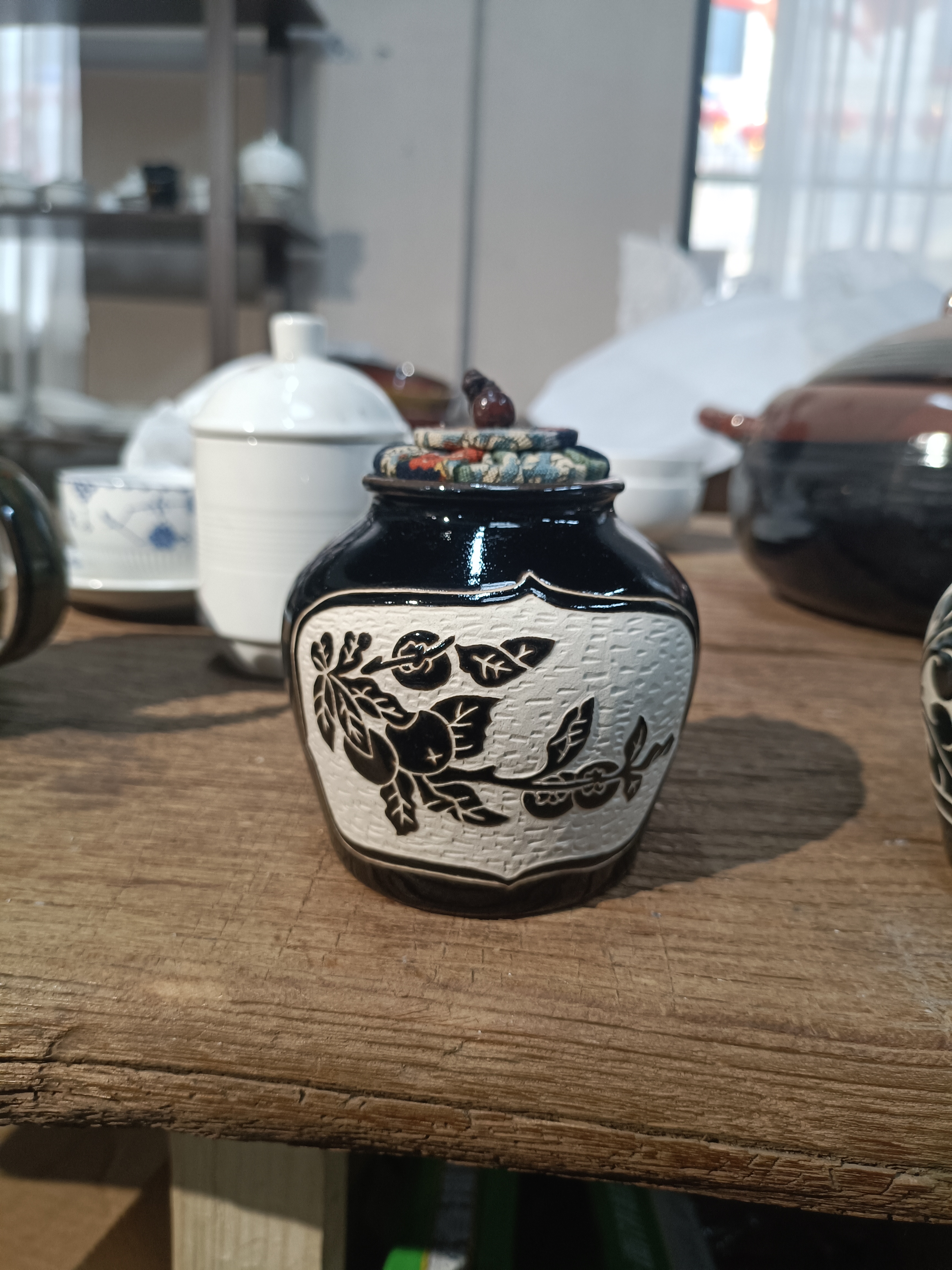 磁州窑手工茶罐一个《粗瓷粗糙介意勿拍》