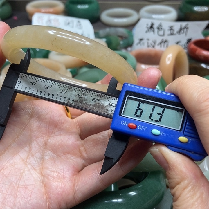 石英质玉手镯未镶嵌