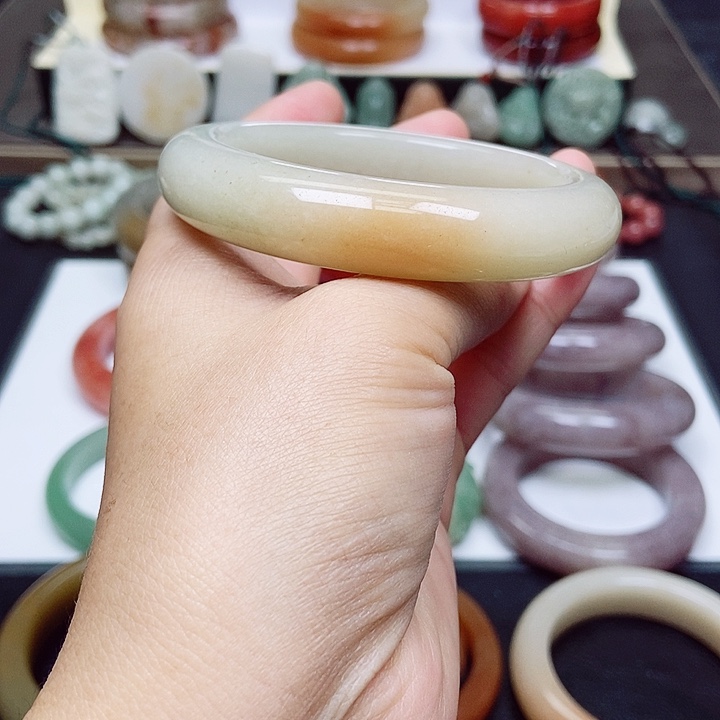 石英质玉手镯未镶嵌