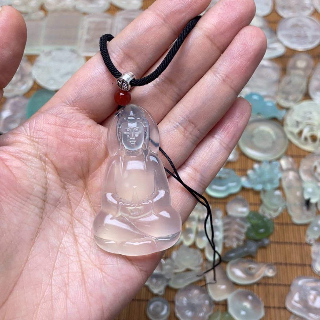 未镶嵌蛇纹石玉颈饰堂*