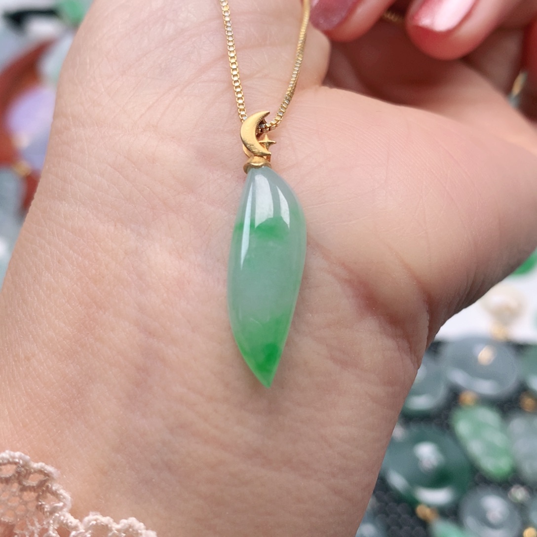 【闪购商品】翡翠吊坠(不含链)18K金镶嵌