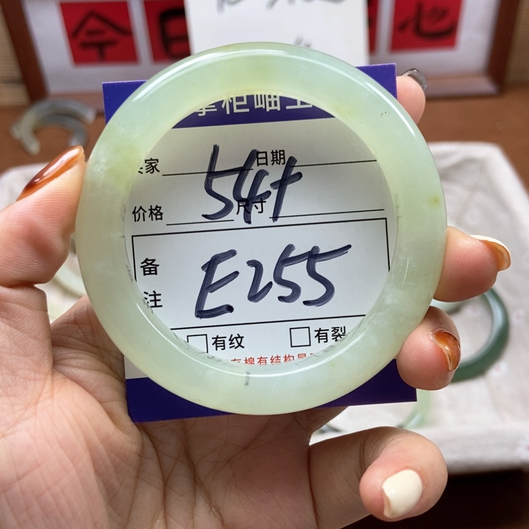 岫玉手镯手镯未镶嵌