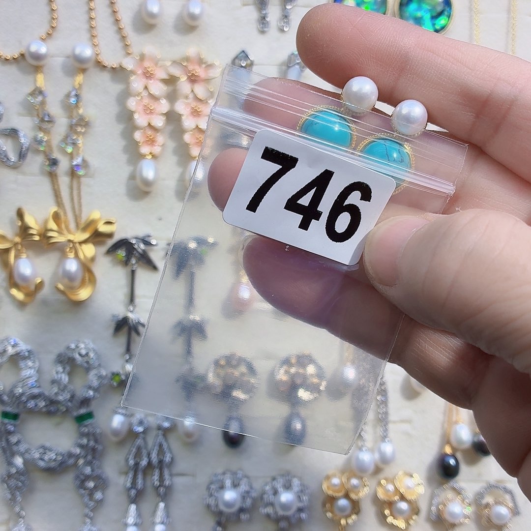 圆***蔓合金淡水珍珠耳饰