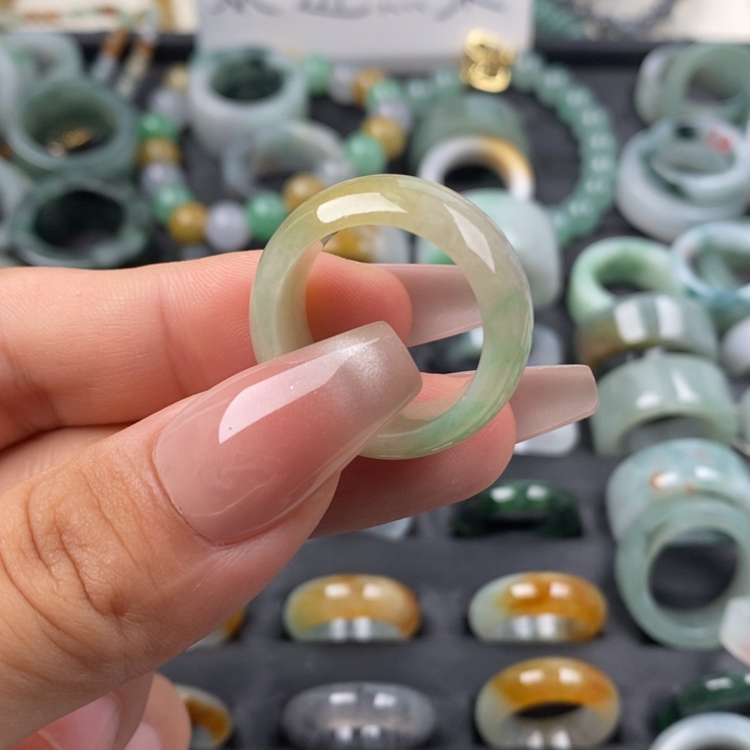 翡翠戒指未镶嵌翡翠