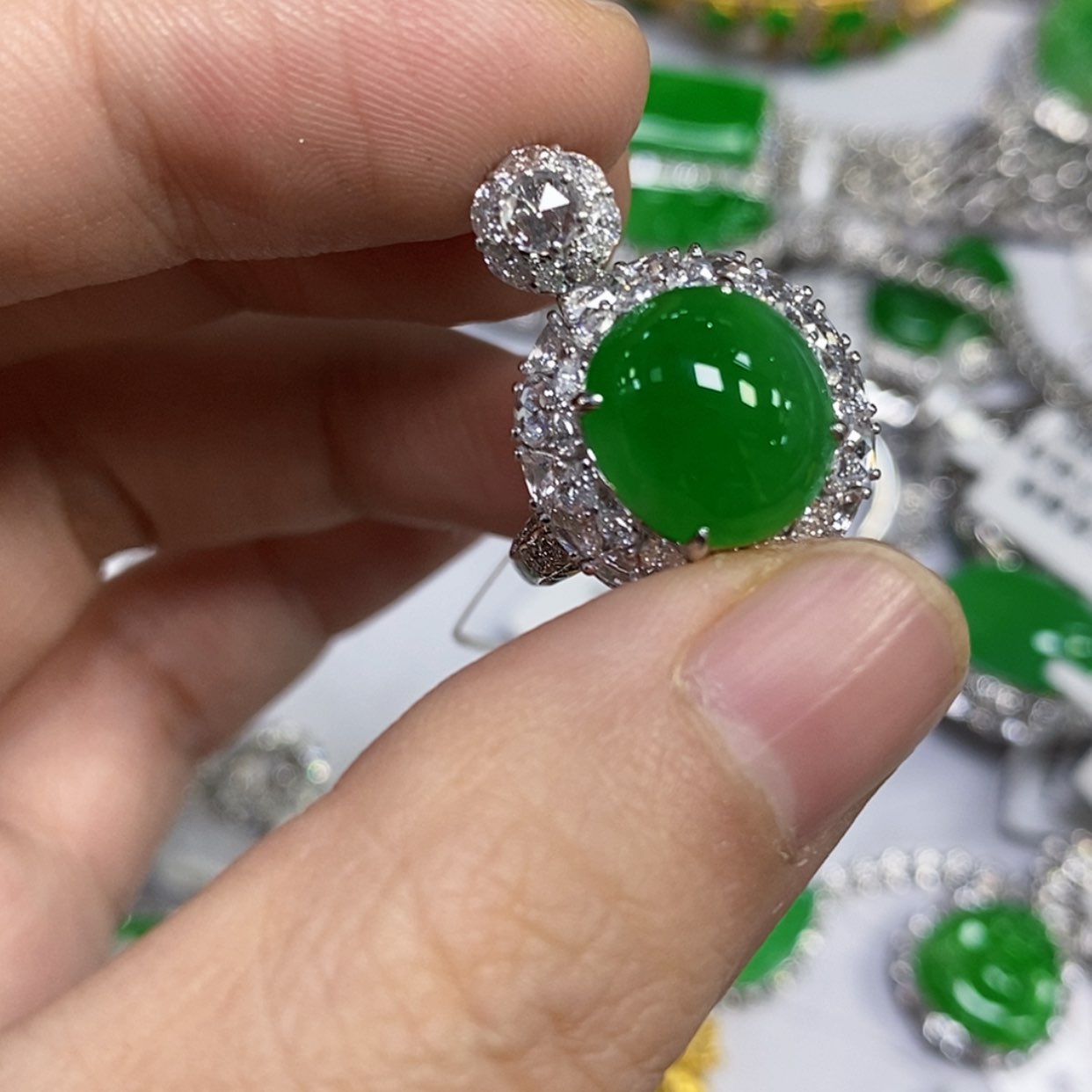 【闪购商品】颈饰18K金镶嵌翡翠灵*戒指