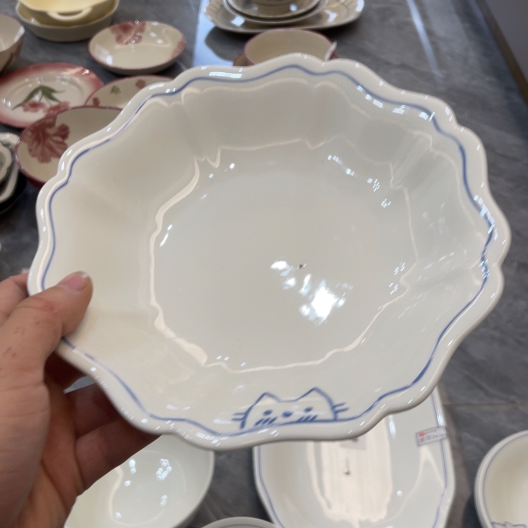 陶瓷微瑕餐具介意勿拍，满18飞！