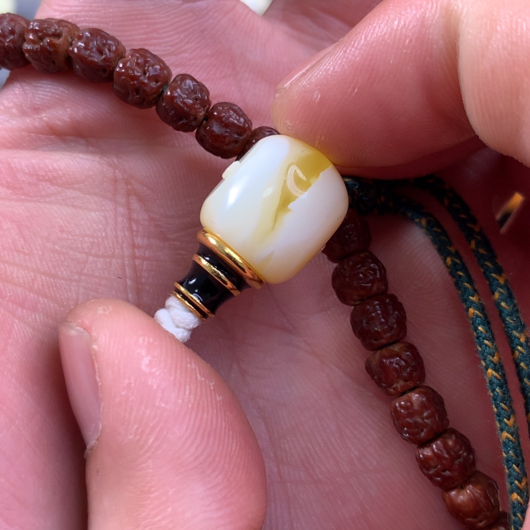 琥珀裸石未镶嵌三通