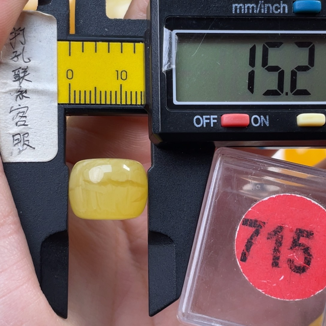 蜜蜡未镶嵌珠宝奇石瑕疵