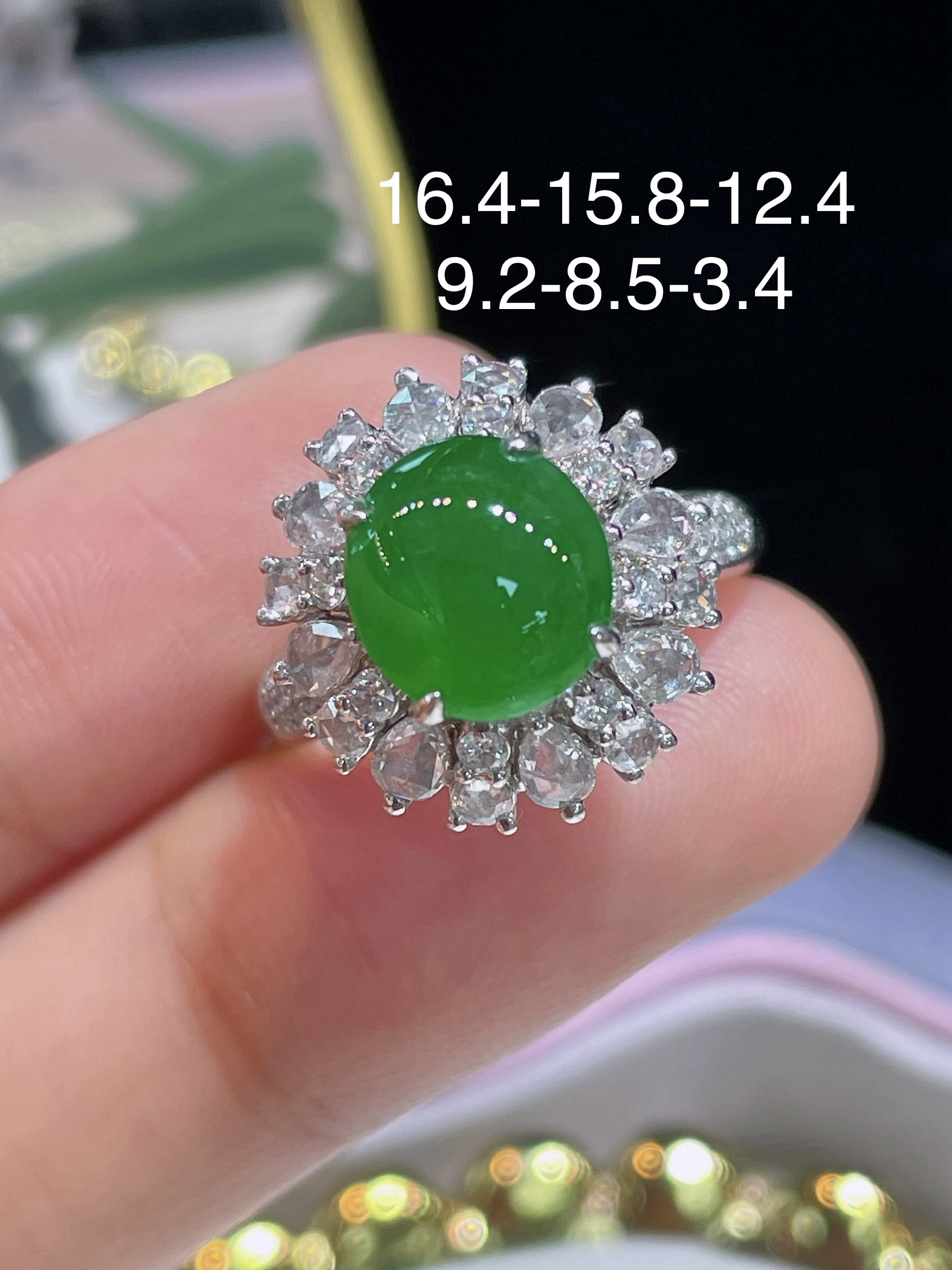 天然缅甸翡翠A货18k金镶嵌南非钻石浓阳绿辣绿蛋面戒指