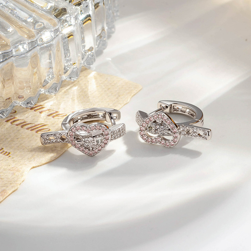 合金合成锆石耳饰 新颖粉色甜酷辣妹爱心皮带耳扣直针养耳洞