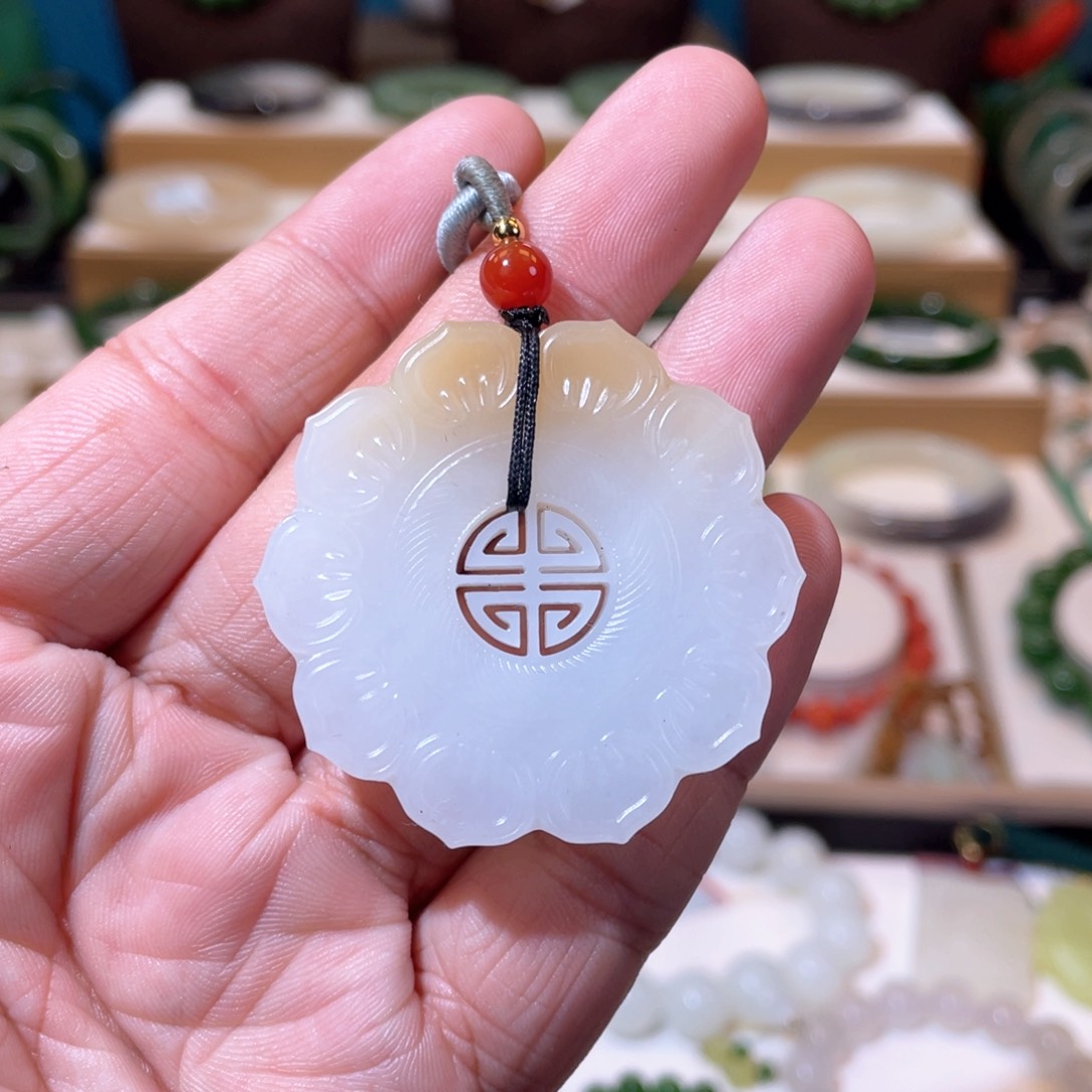 和田玉高品糖白吊坠未镶嵌