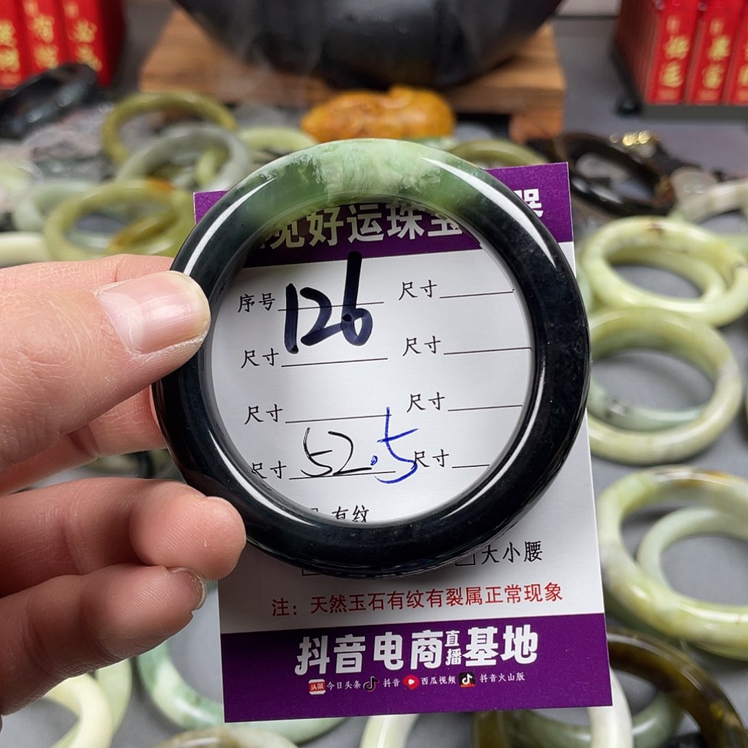 蛇纹石玉手镯足铂镶嵌