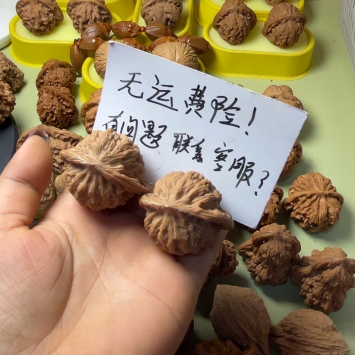 ༺****手把件雕刻核桃公子帽