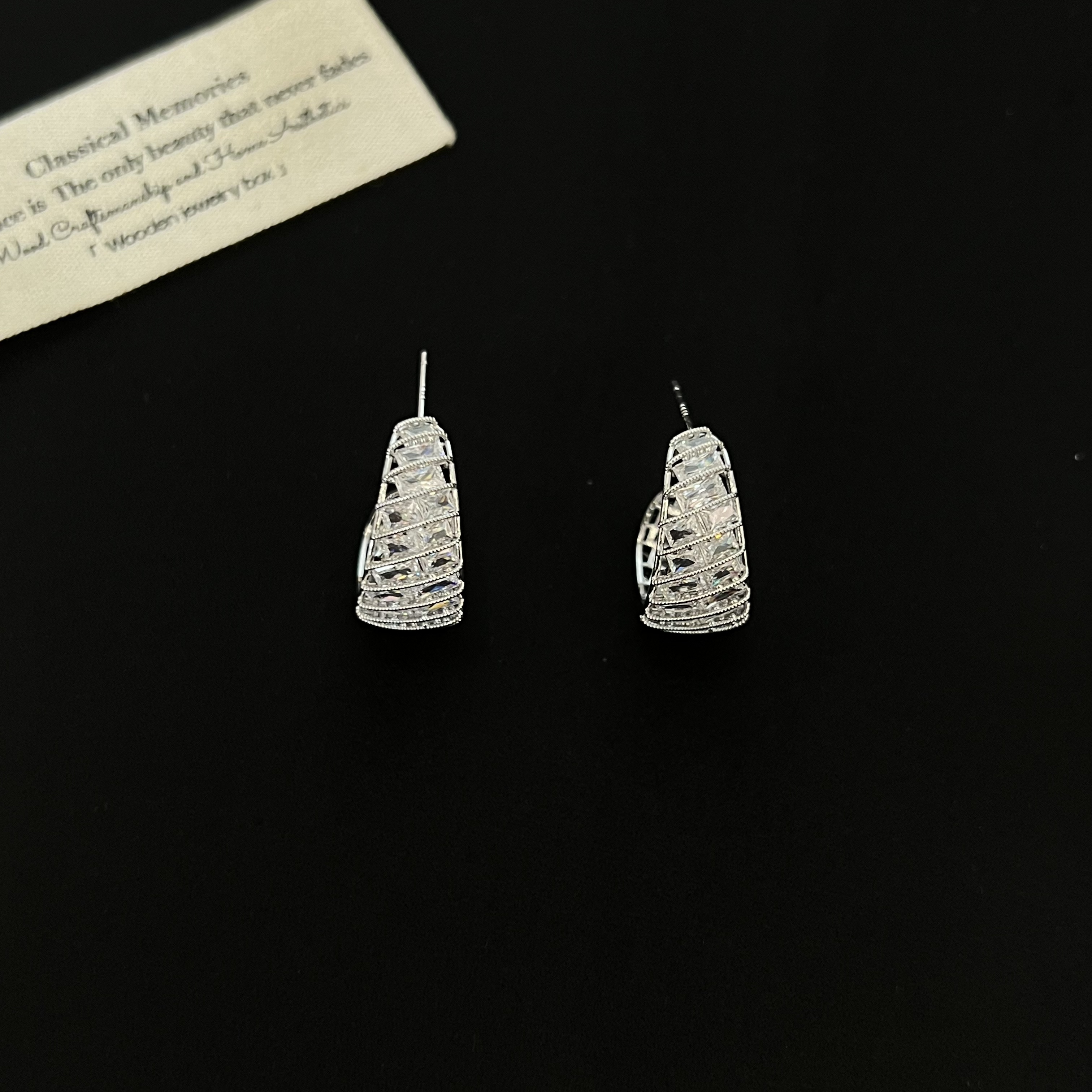 铜合金锆石耳饰 秋冬轻奢水滴弧形耳环2176