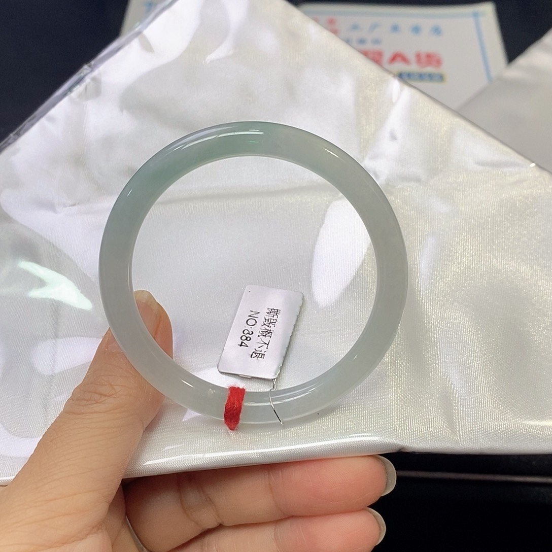 翡翠未镶嵌手镯（圆镯）51.8