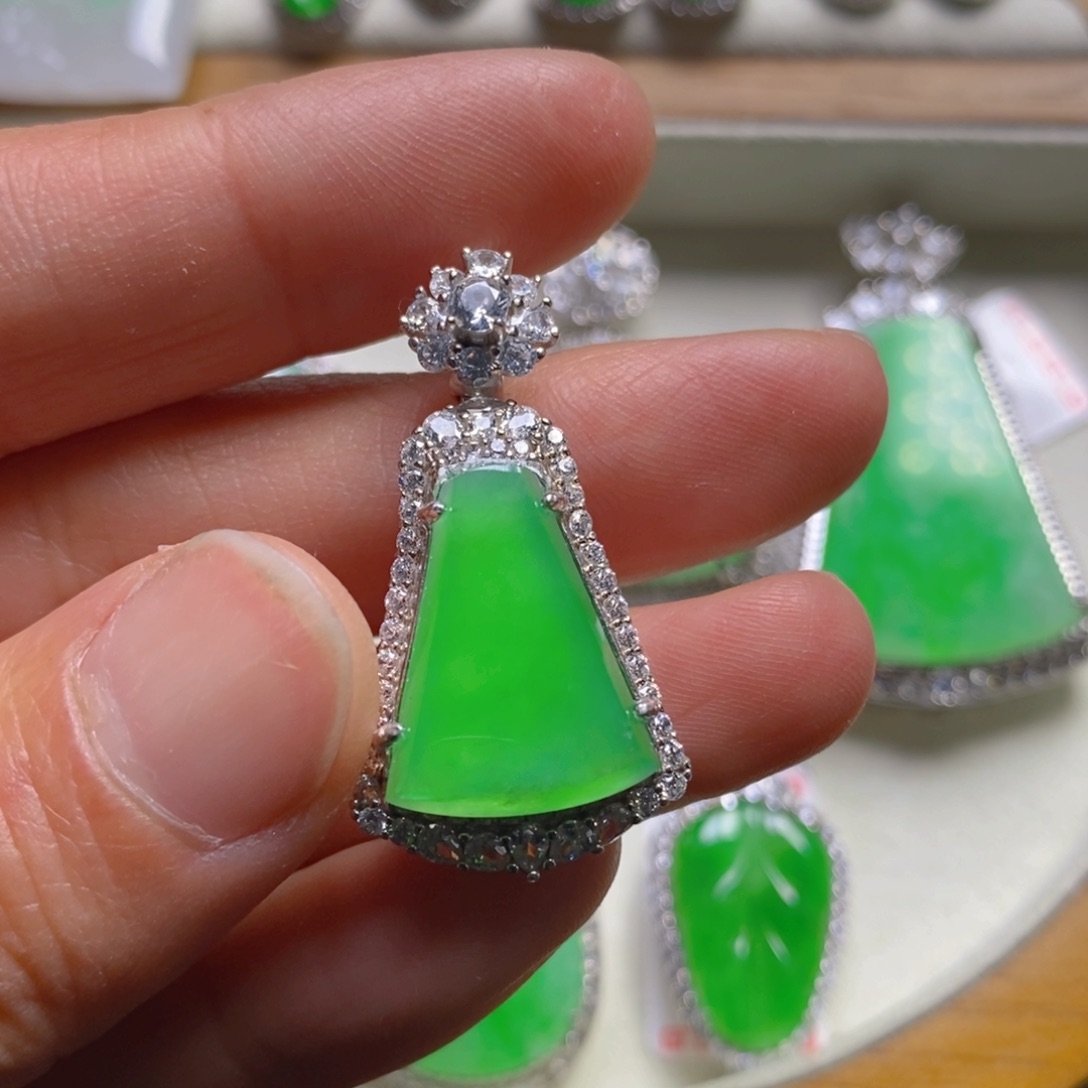 翡翠颈饰银S925镶嵌无事吊坠