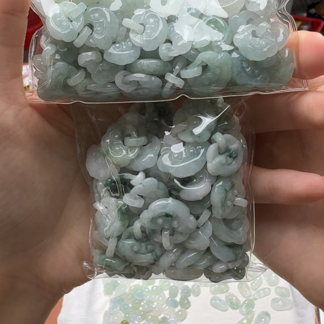 未镶嵌挂件翡翠福利1个，不包邮，拍邮费发货