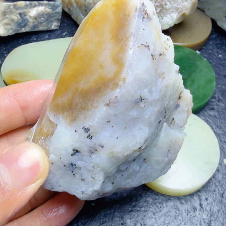 和田玉（糖玉）未镶嵌珠宝奇石