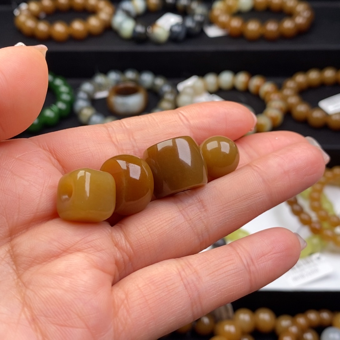 苏***袍和田玉未镶嵌手串