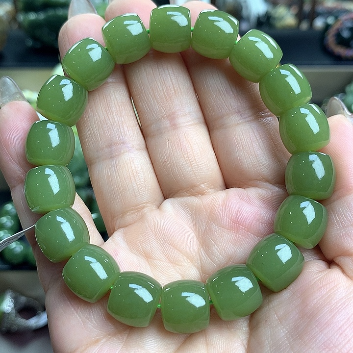 泰***源手串未镶嵌透闪石质玉