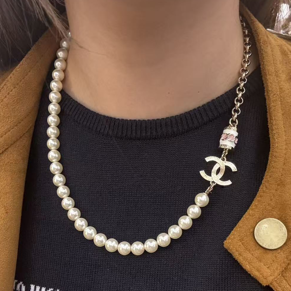 95新 Chanel/香奈儿 包展 | Chanel珍珠双c粉珐琅项链