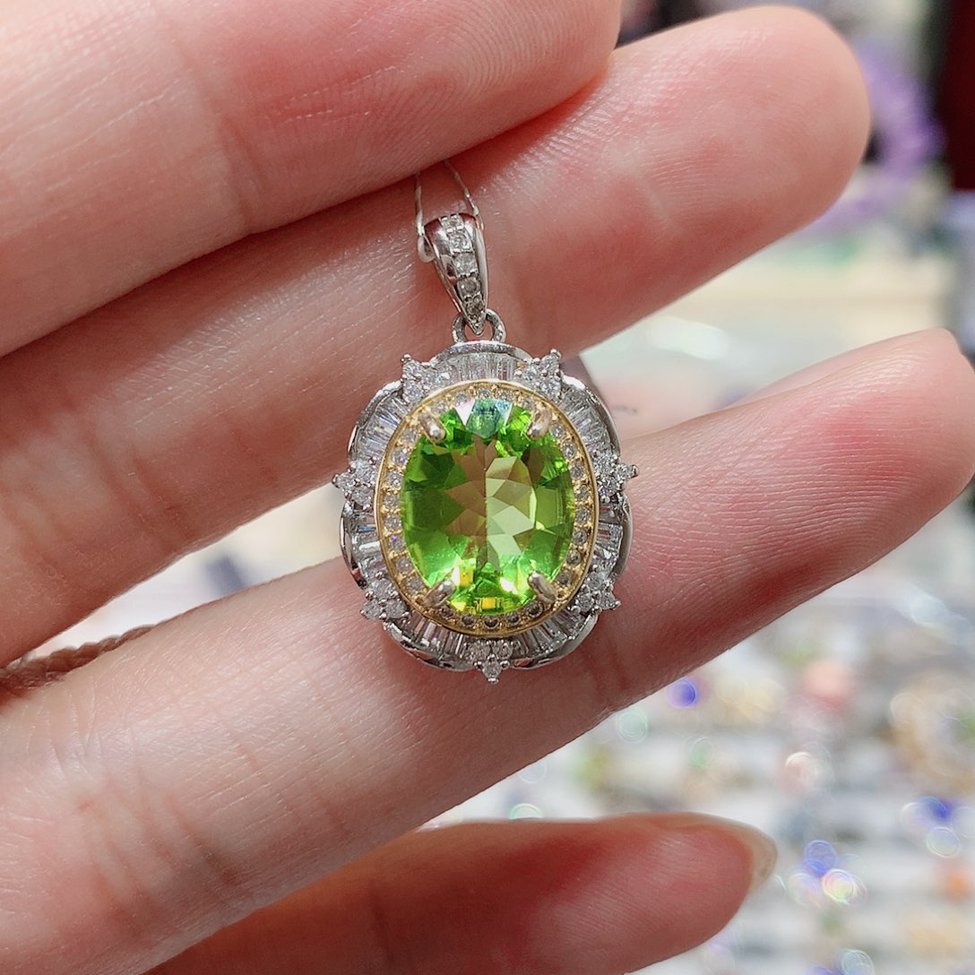 橄榄石吊坠赠链银S925镶嵌