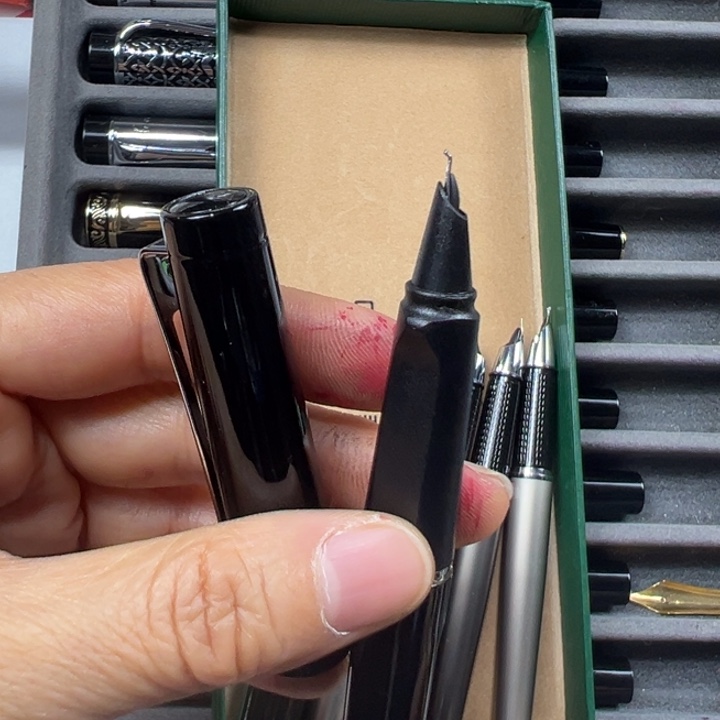 便携式黑色暗尖0.7美工弯尖