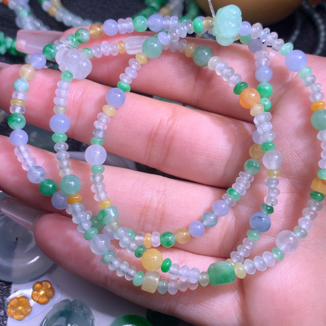 翡翠颈饰未镶嵌阿**翠珠串