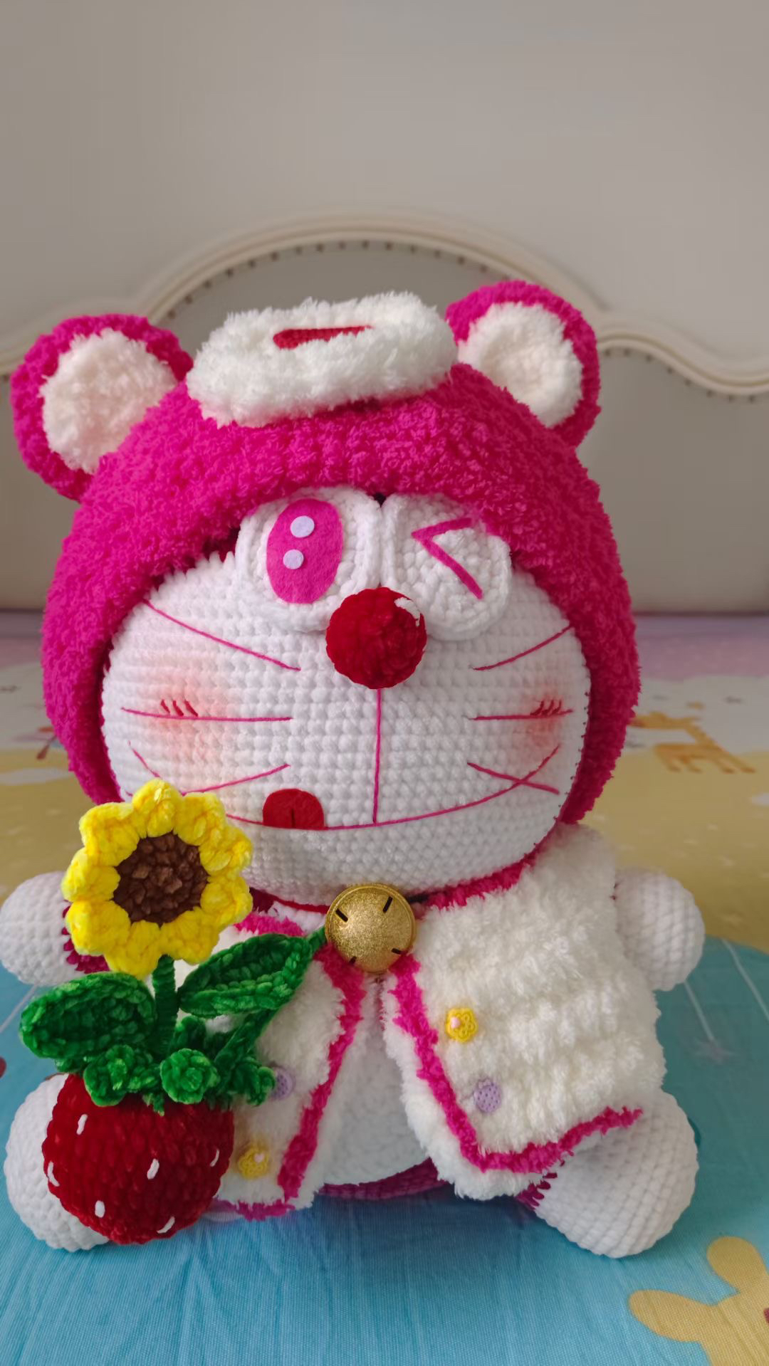 纯手工钩织成品超大草莓熊玩偶DIY