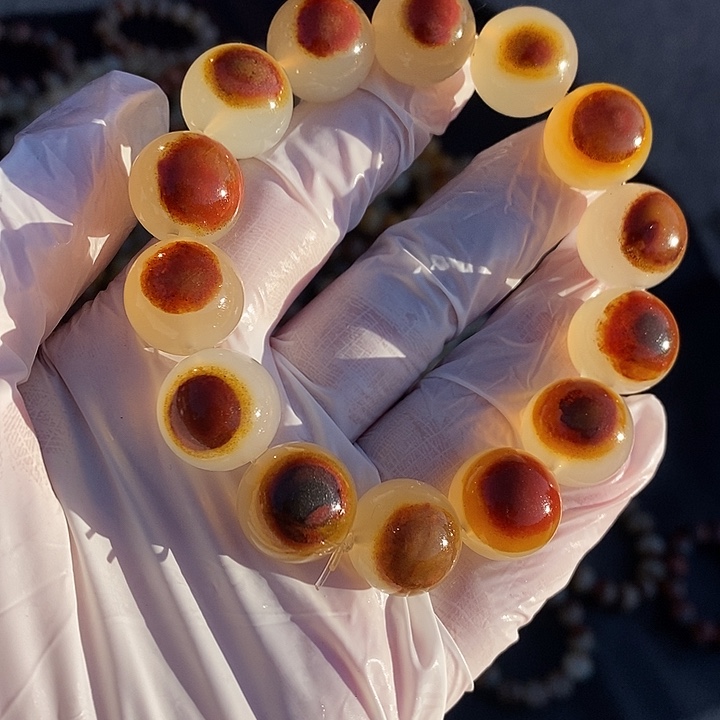 石英质玉（黄龙玉）未镶嵌颈饰