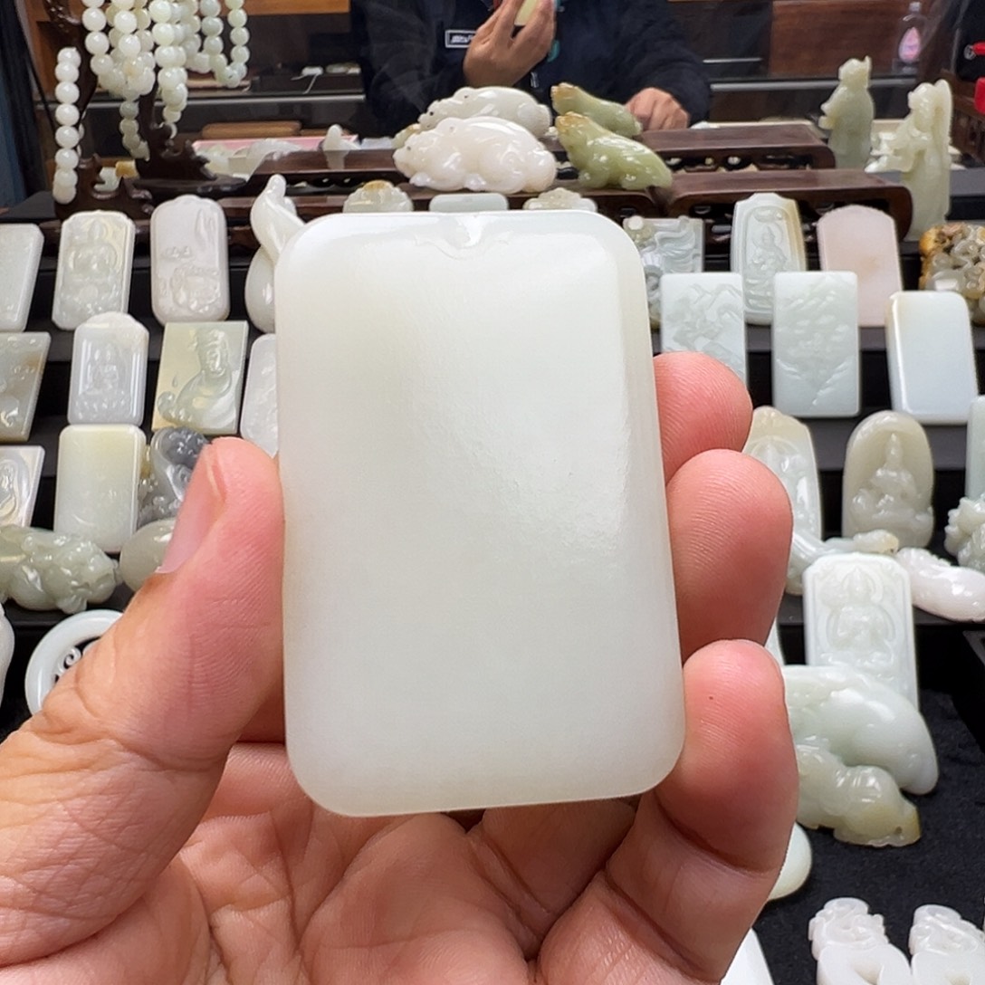 我***和田玉未镶嵌颈饰