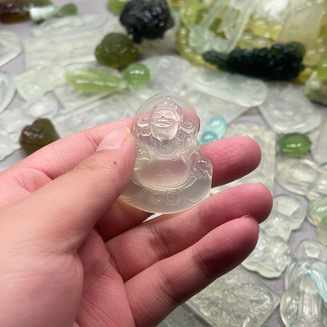 蛇纹石玉颈饰未镶嵌