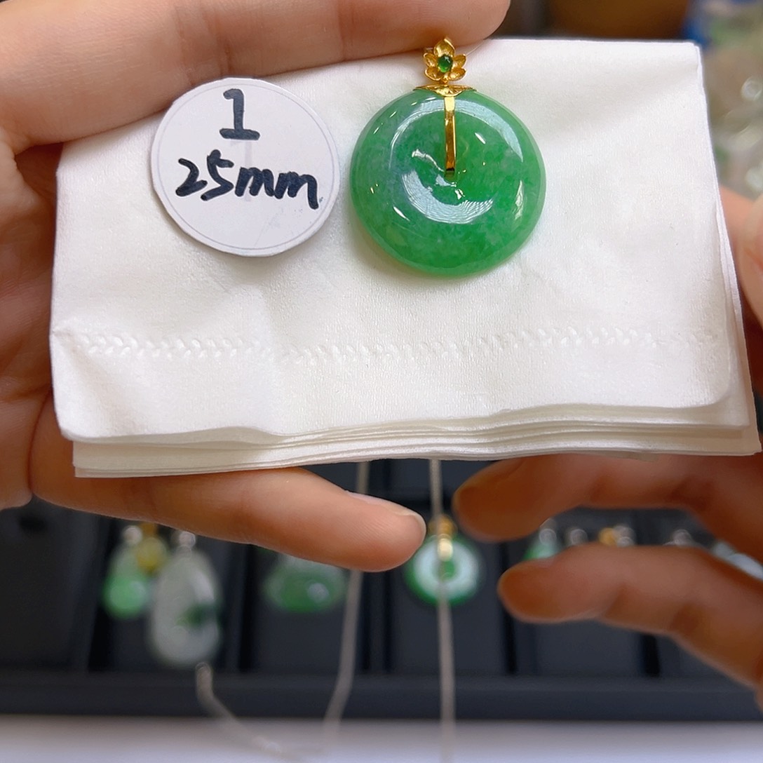 翡翠吊坠(不含链)18K金镶嵌翡翠