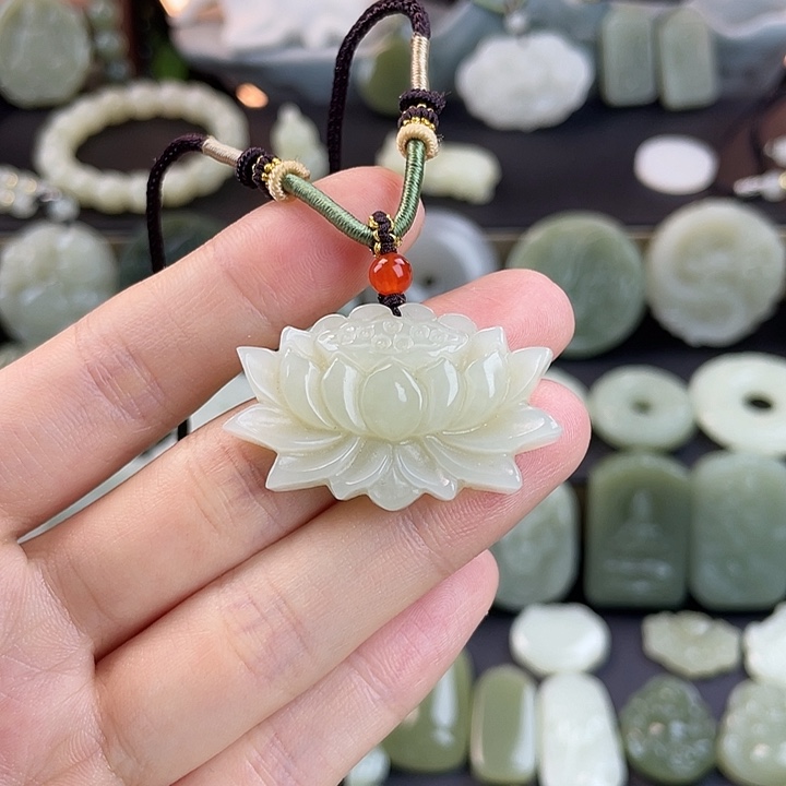 D***g和田玉未镶嵌颈饰