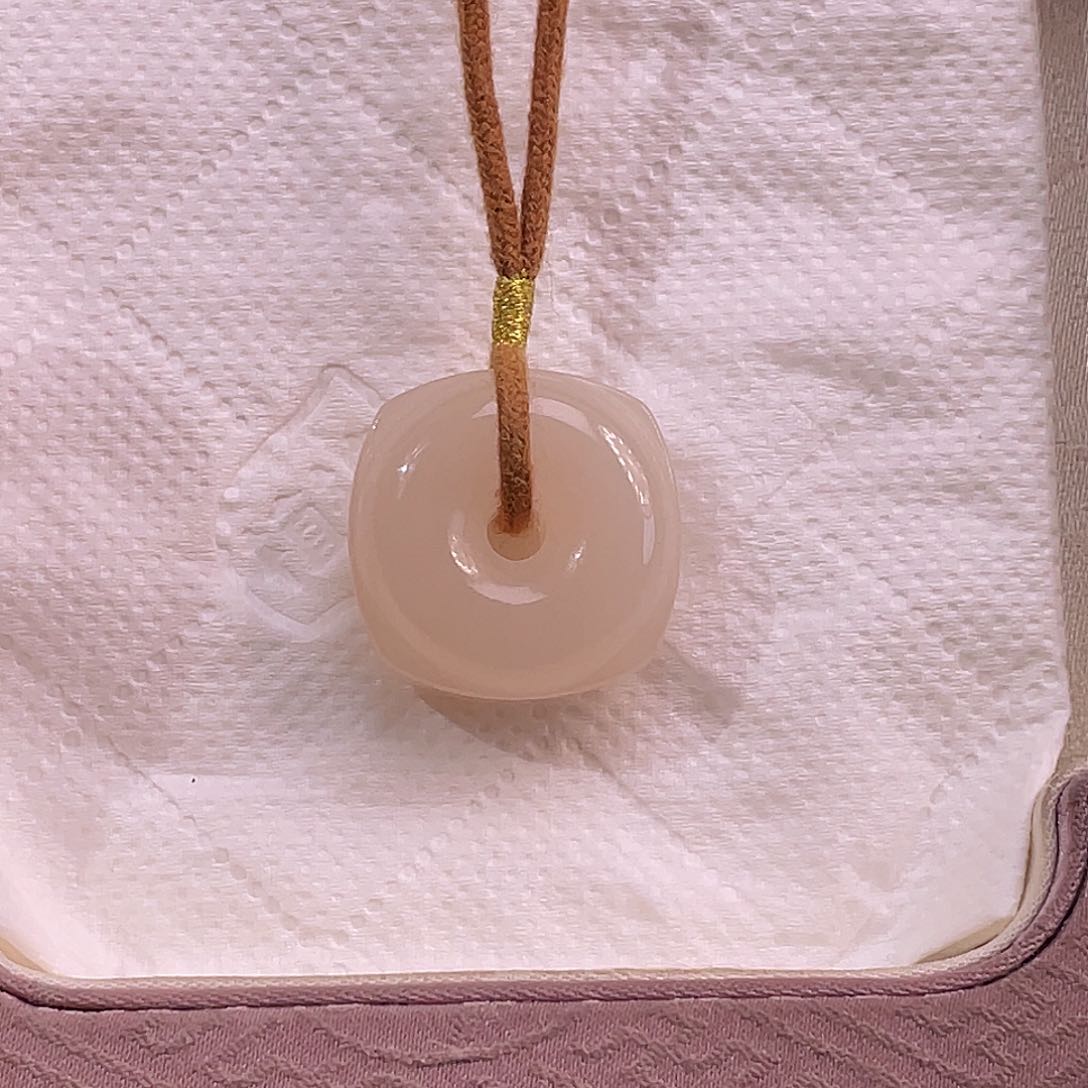 吊坠(不含链)未镶嵌和田玉藕粉粉糯方圆扣