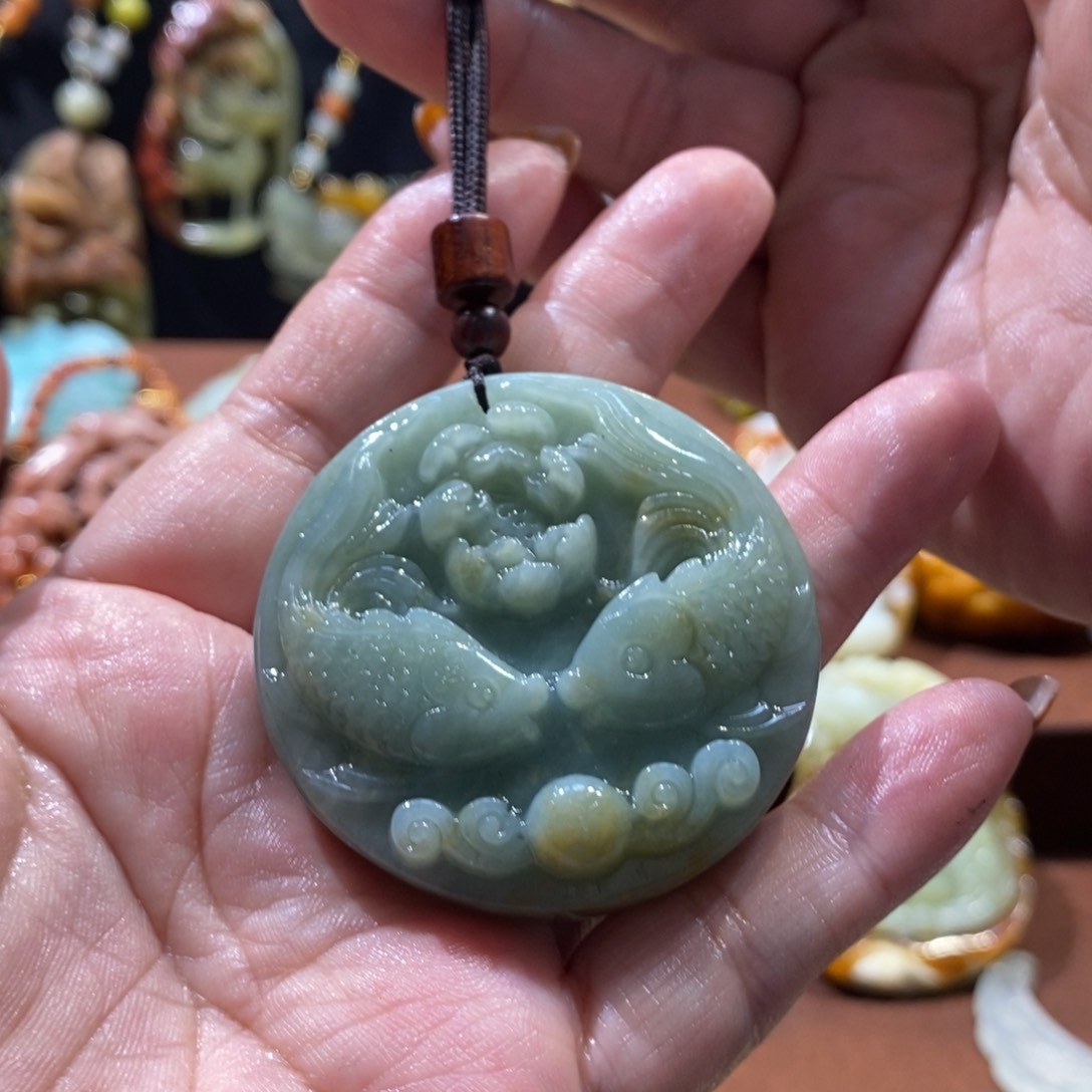 蛇纹石玉颈饰未镶嵌