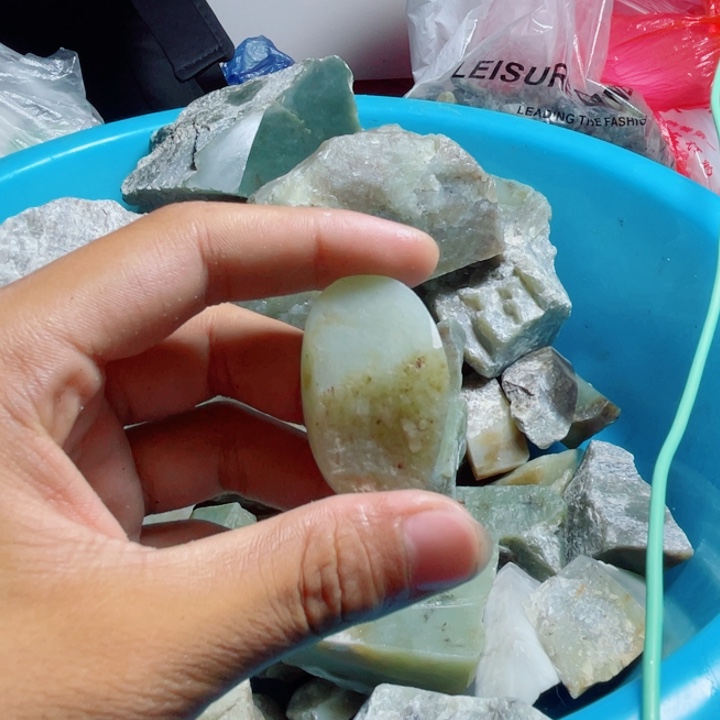 未镶嵌和田玉（糖玉）珠宝半成品