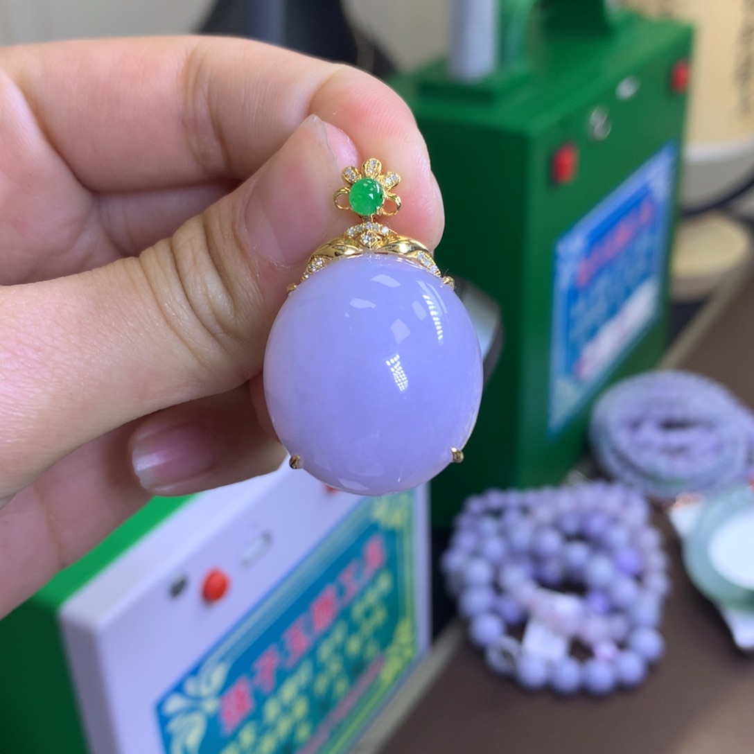 翡翠颈饰18K金镶嵌翡翠